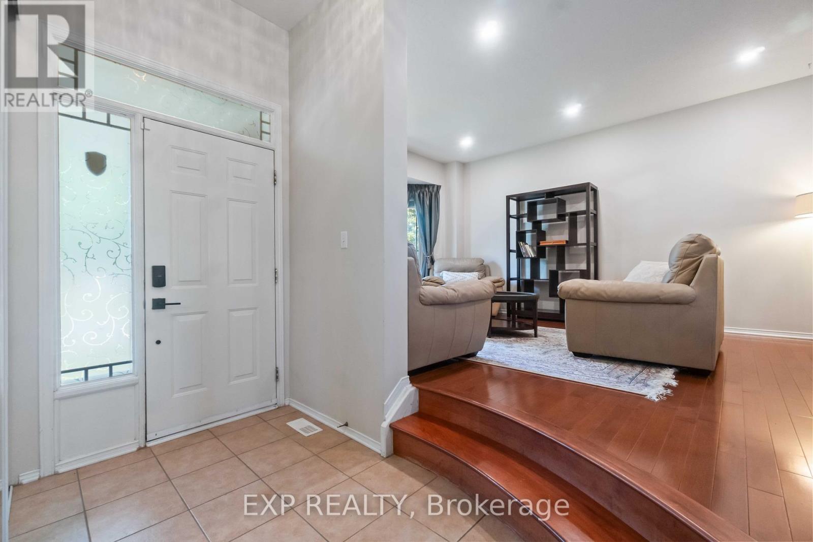 104 Yorkberry Gate, Ottawa, Ontario  K1V 1Z1 - Photo 3 - X12254332