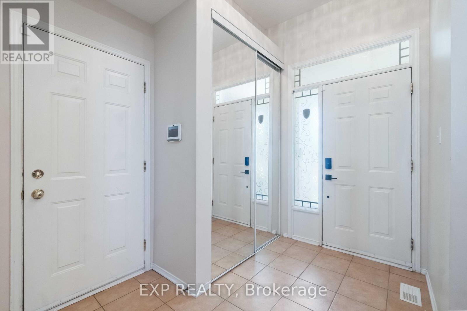 104 Yorkberry Gate, Ottawa, Ontario  K1V 1Z1 - Photo 4 - X12254332