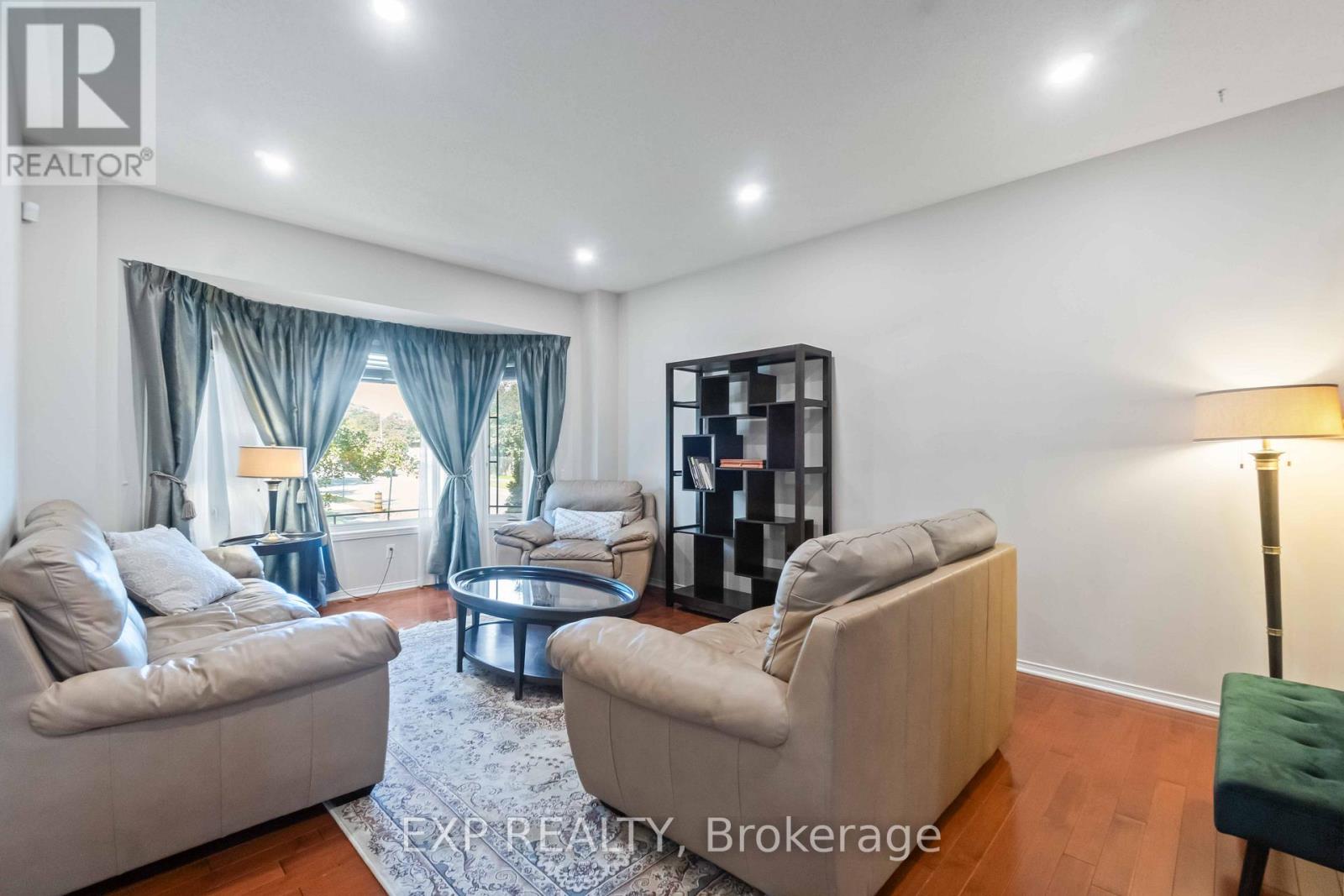 104 Yorkberry Gate, Ottawa, Ontario  K1V 1Z1 - Photo 5 - X12254332