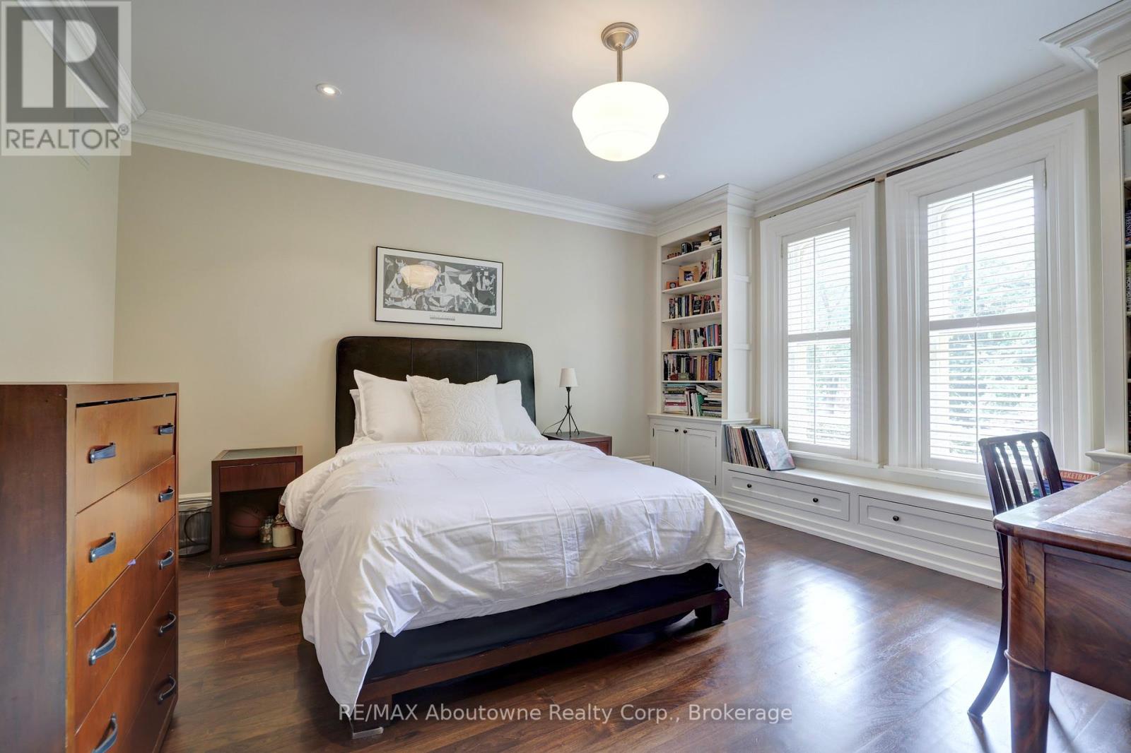 350 King Street, Oakville, Ontario  L6J 1C2 - Photo 32 - W12252417