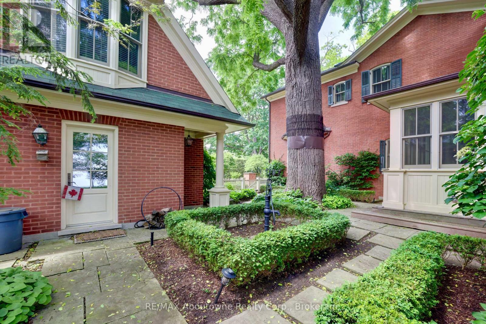 350 King Street, Oakville, Ontario  L6J 1C2 - Photo 41 - W12252417