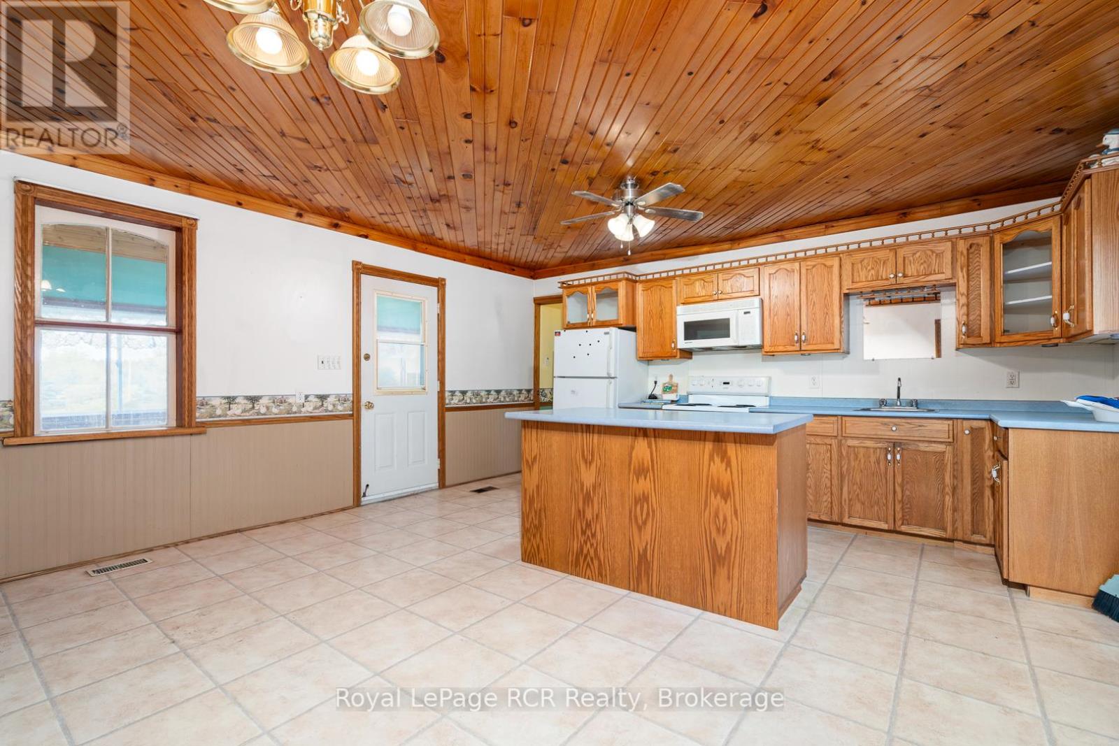 422014 Concession 6 Ndr, West Grey, Ontario  N0G 1S0 - Photo 11 - X12254397