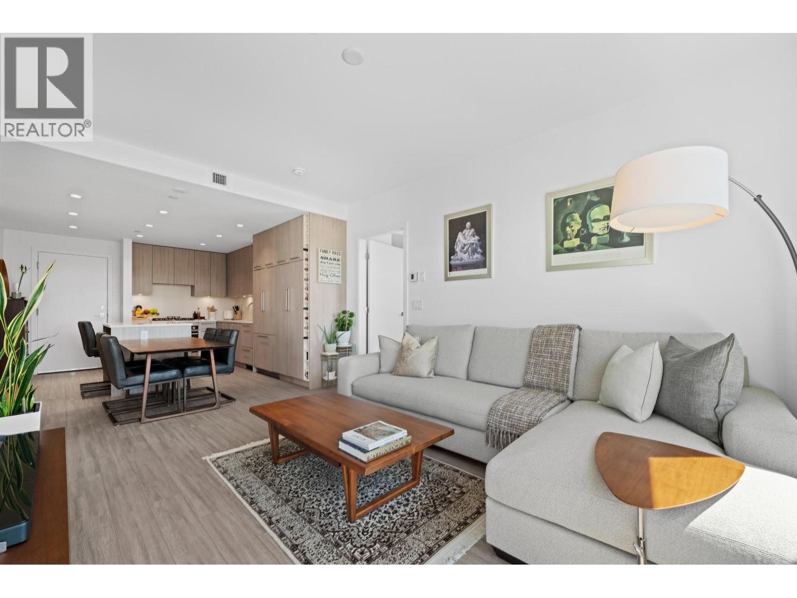 305 747 E 3RD STREET, north vancouver, British Columbia V7L1G8