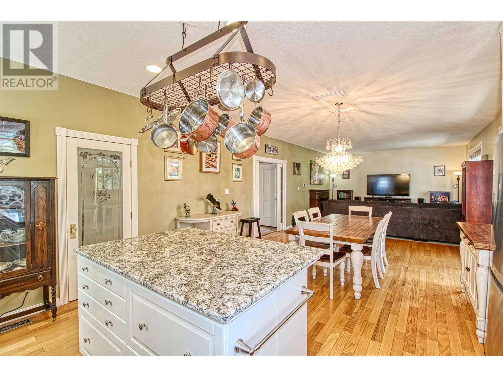 7271 Dunwaters Road, Kelowna, British Columbia  V1Z 3W4 - Photo 9 - 10354257