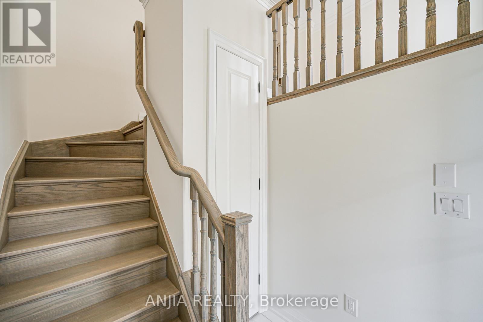 7 Bright Terrace Way, Markham, Ontario  L6C 3L5 - Photo 8 - N12254513