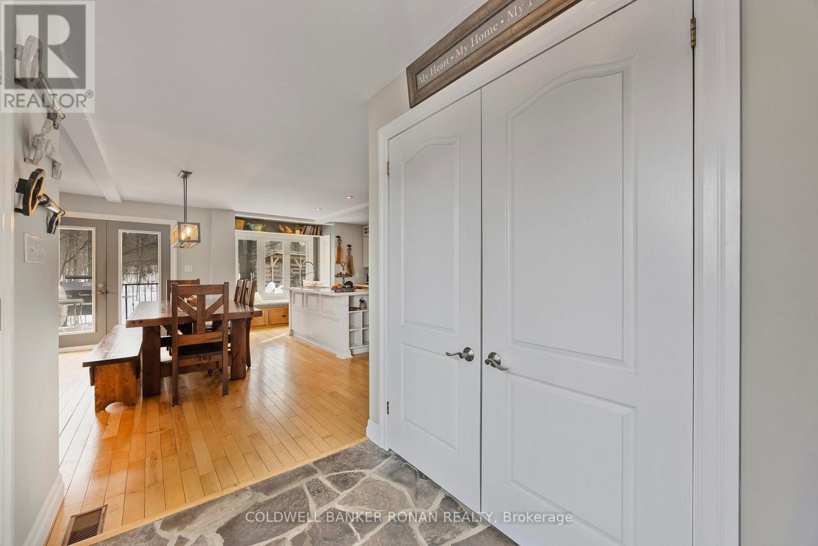38 Big Tree Circle, Mulmur, Ontario  L0M 1M0 - Photo 10 - X12254529