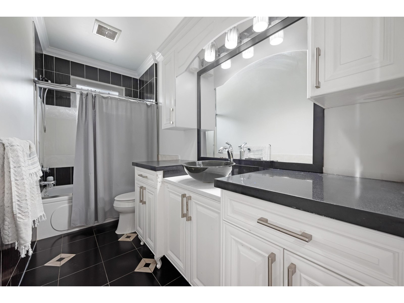 Property at 6648 148A STREET image 4