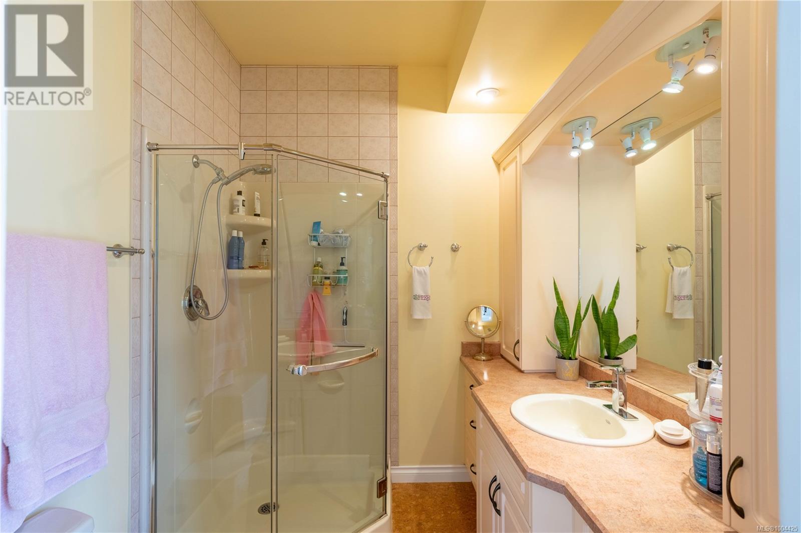 Property at 563 Halliday Pl image 4