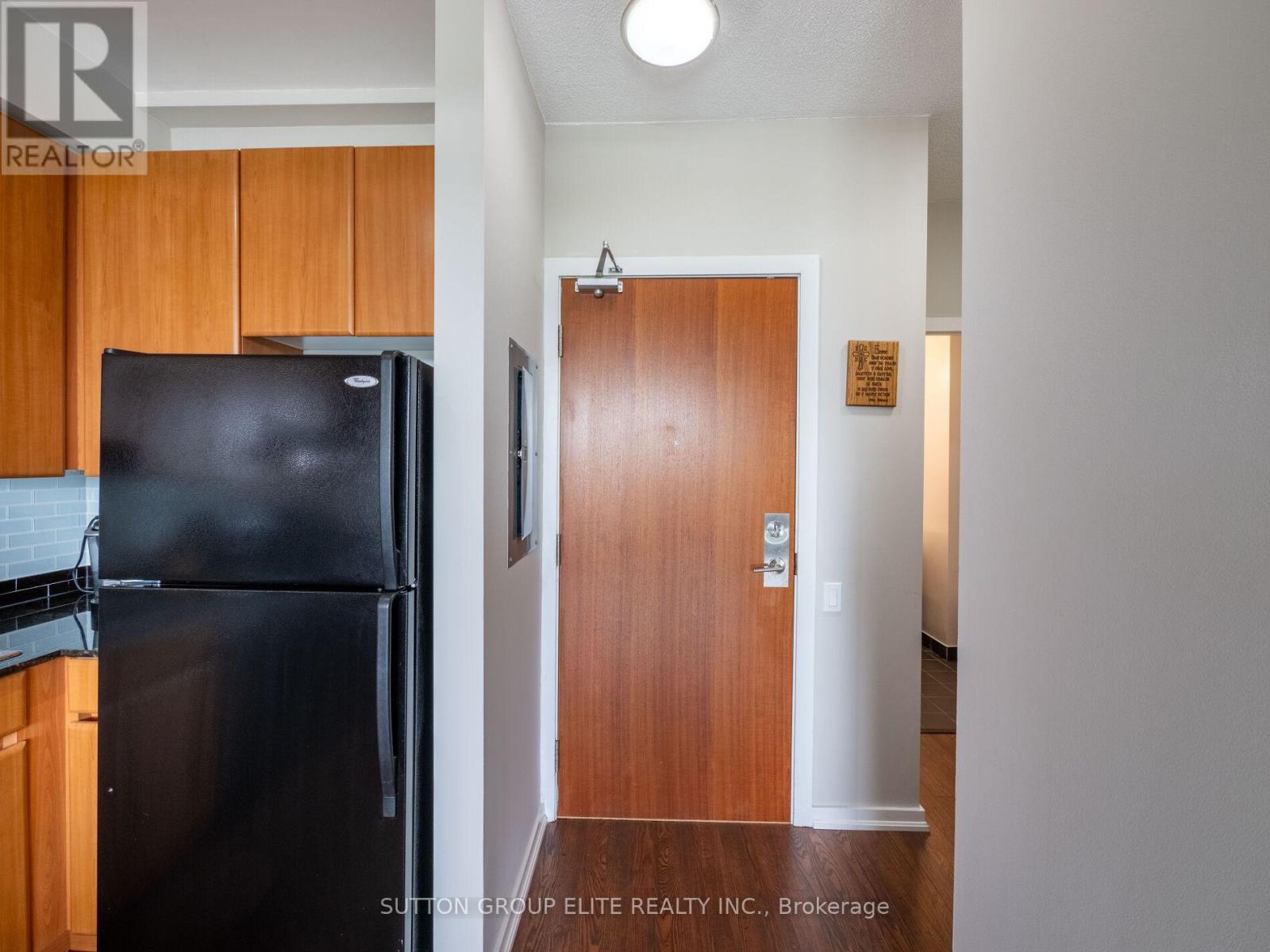 515 - 30 Canterbury Place, Toronto, Ontario  M2N 0B9 - Photo 3 - C12254602