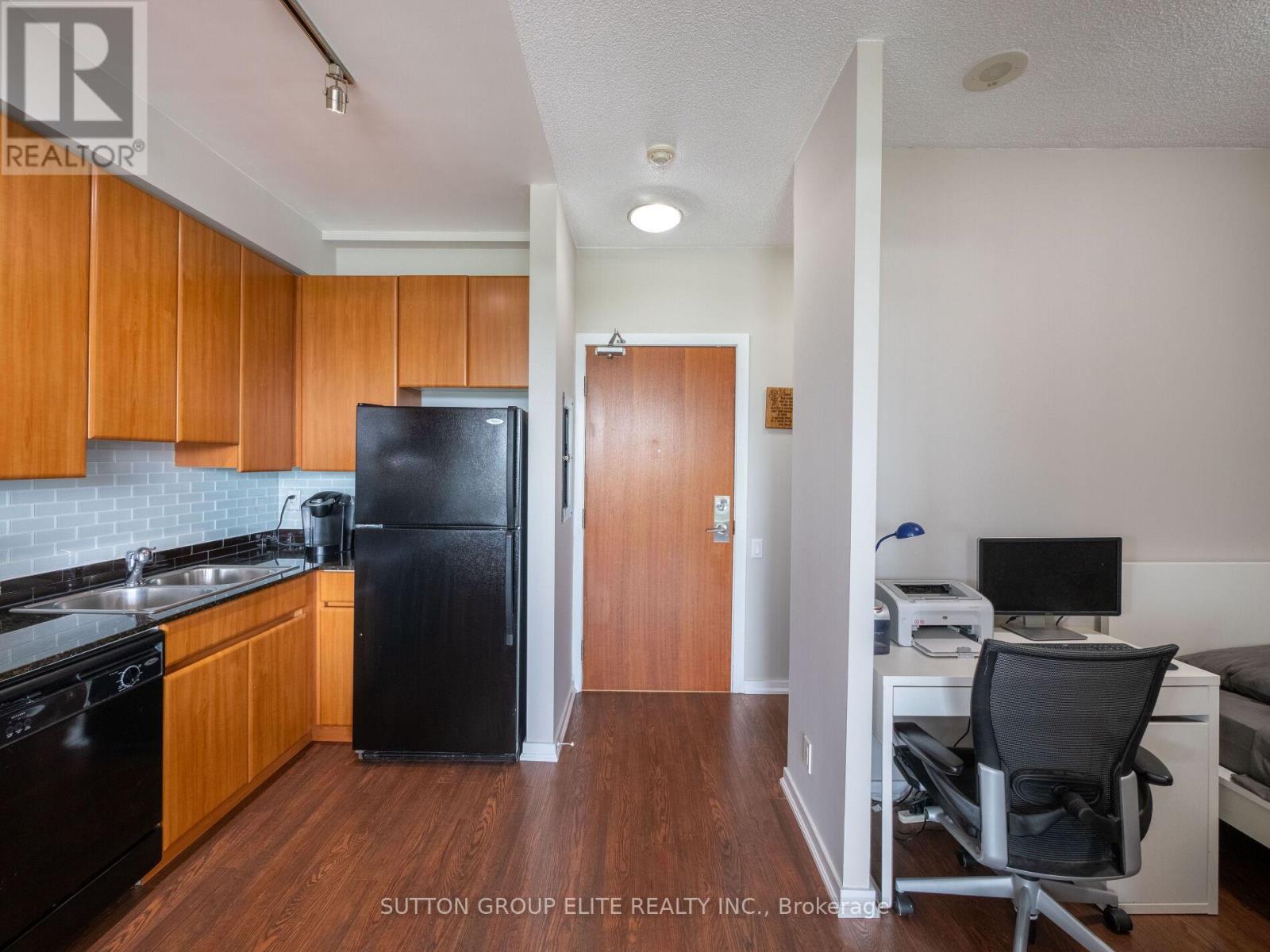 515 - 30 Canterbury Place, Toronto, Ontario  M2N 0B9 - Photo 4 - C12254602