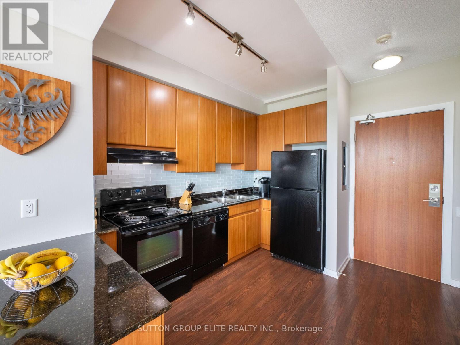 515 - 30 Canterbury Place, Toronto, Ontario  M2N 0B9 - Photo 7 - C12254602