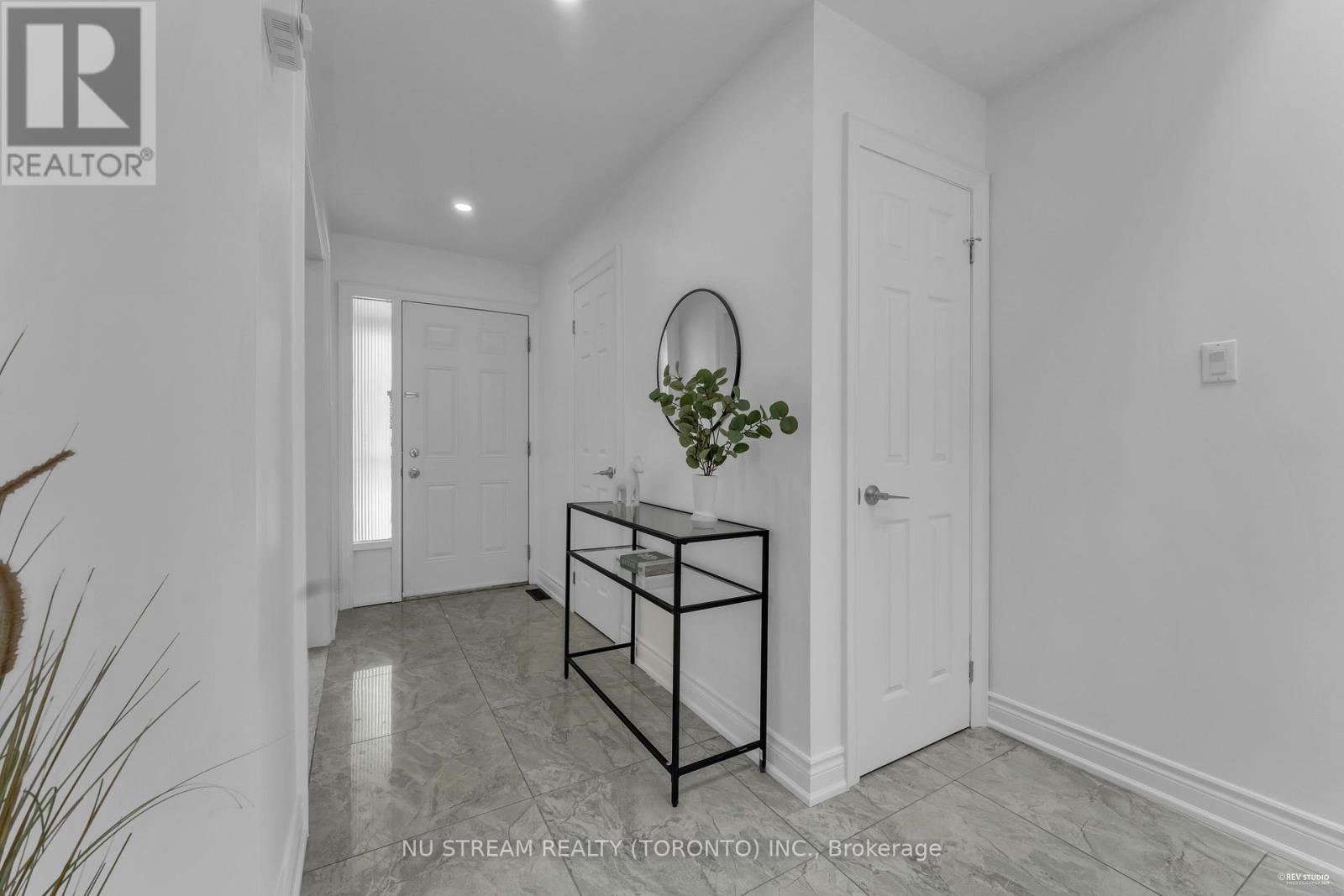 Property at 26 SILBURY DRIVE image 4