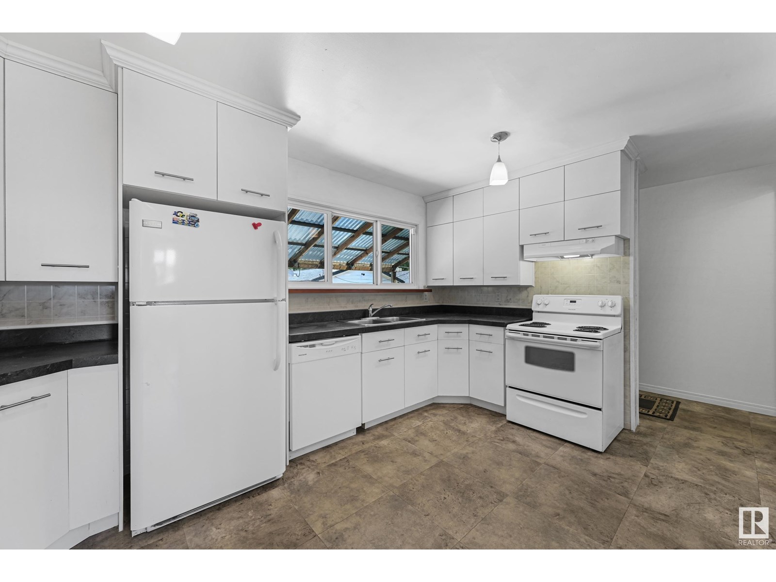Property at 13317 85 ST NW image 3