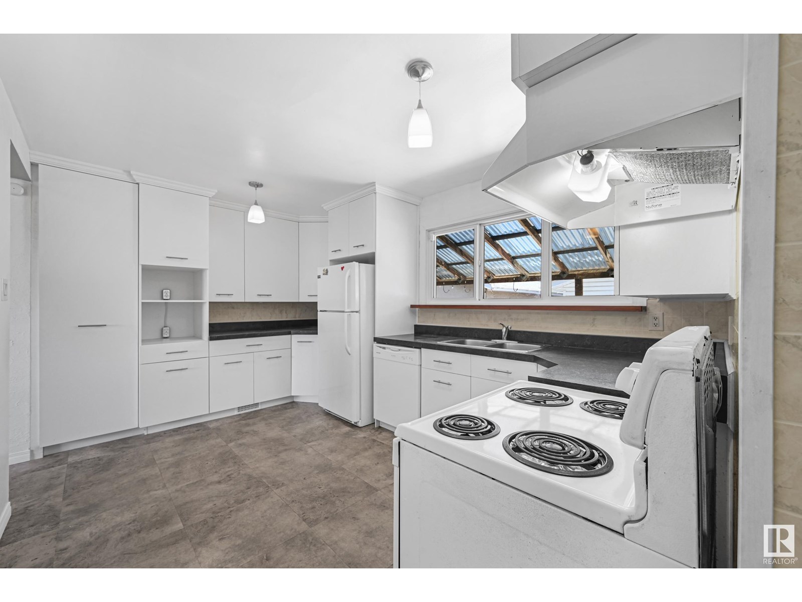 Property at 13317 85 ST NW image 4