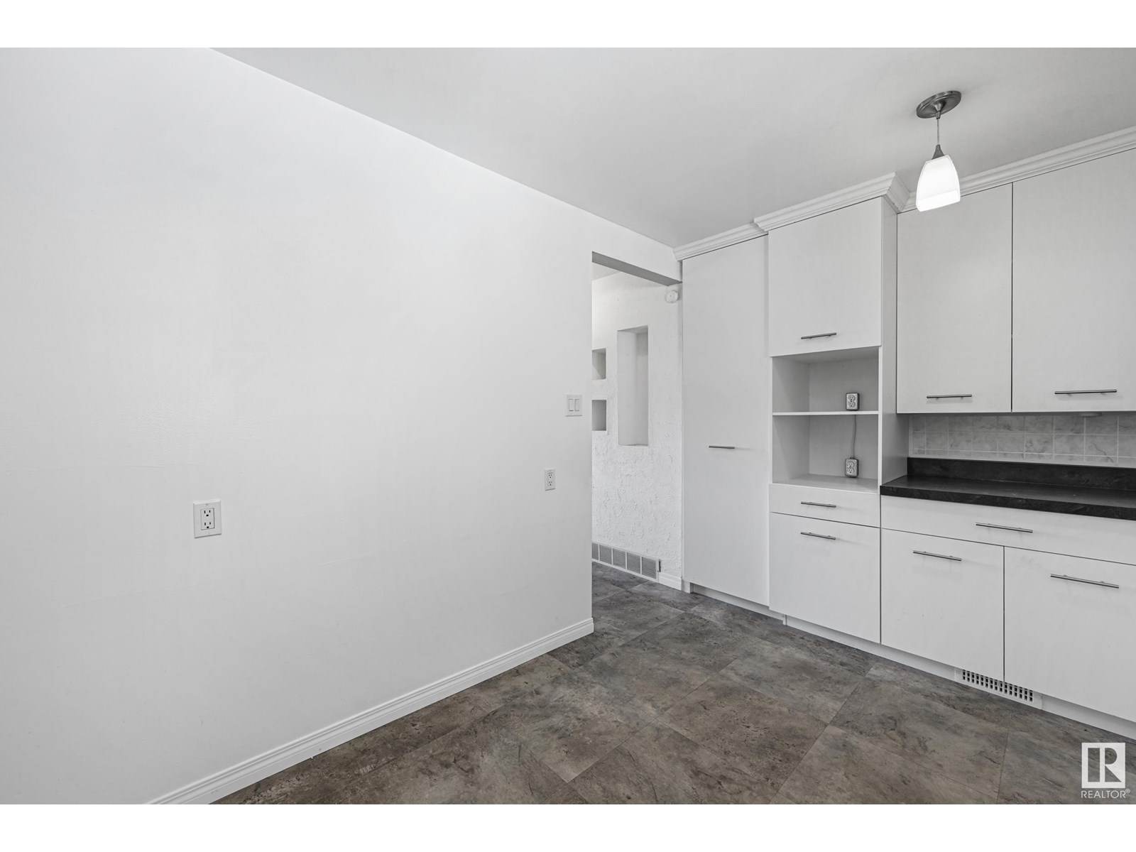 Property at 13317 85 ST NW image 5