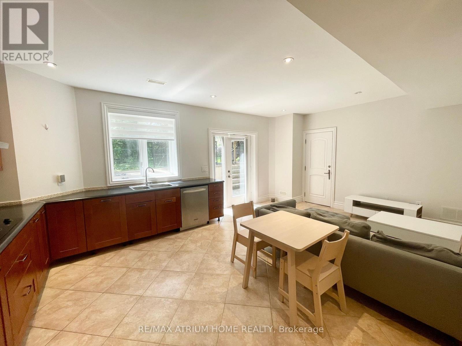 185 Parkview Avenue, Toronto, Ontario  M2N 3Y9 - Photo 4 - C12254212