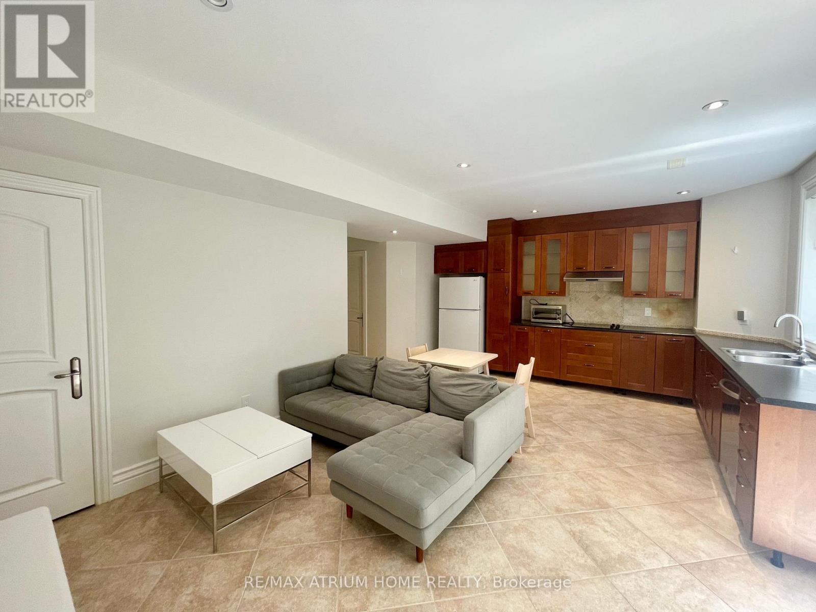 185 Parkview Avenue, Toronto, Ontario  M2N 3Y9 - Photo 6 - C12254212