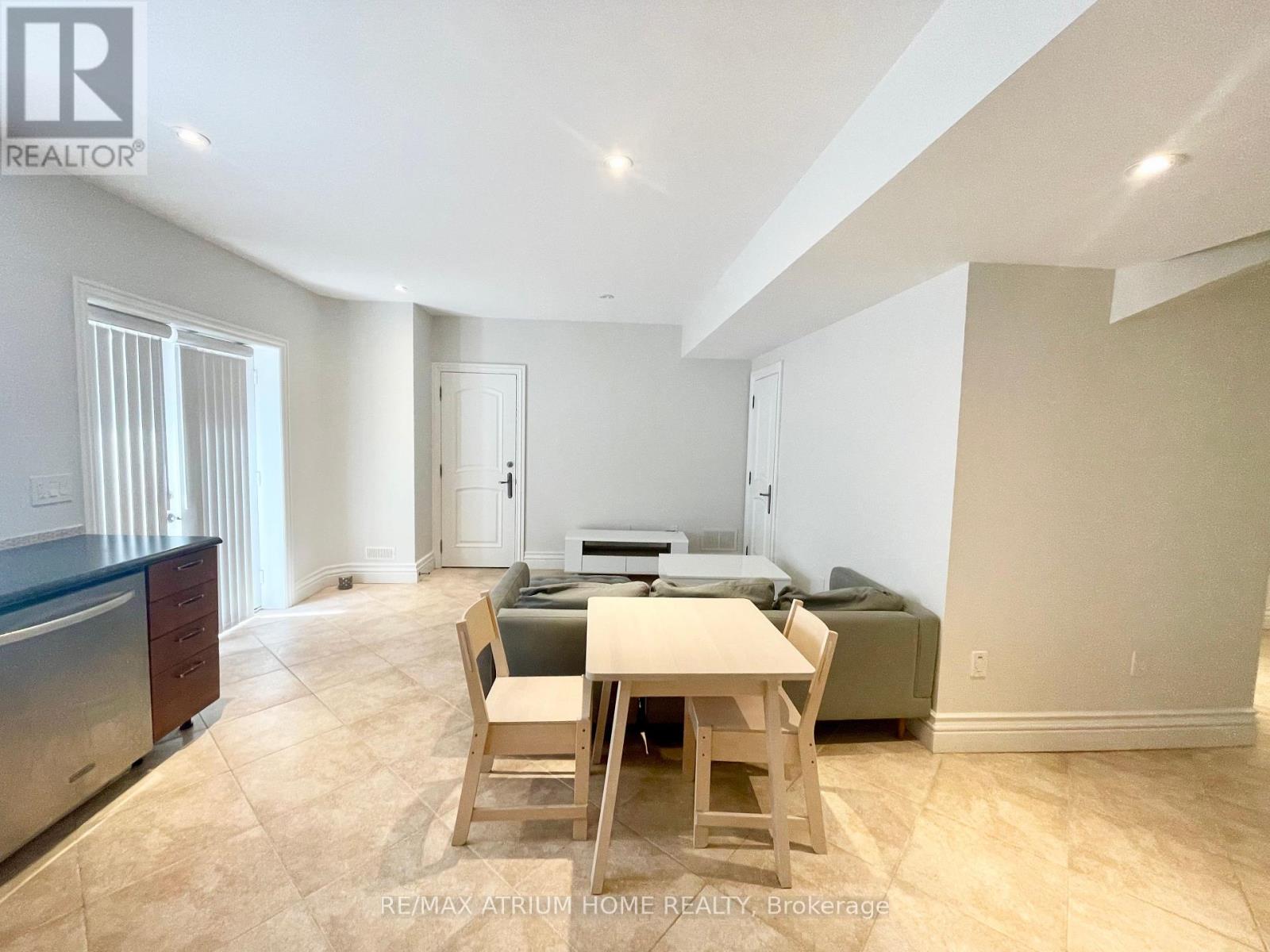 185 Parkview Avenue, Toronto, Ontario  M2N 3Y9 - Photo 5 - C12254212