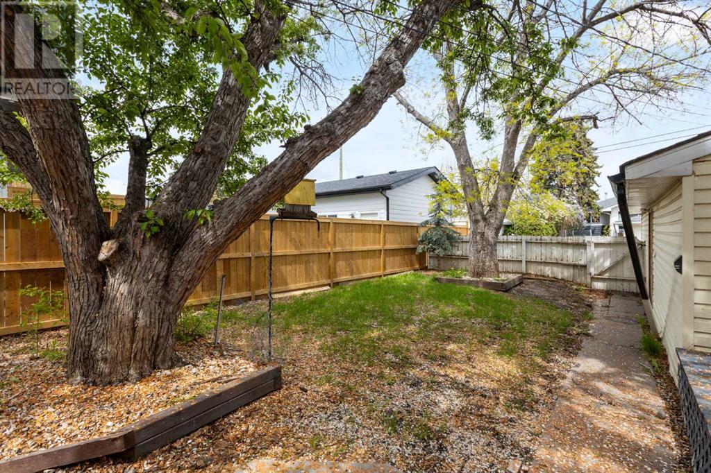 Property at 1206 Regal Crescent NE image 4