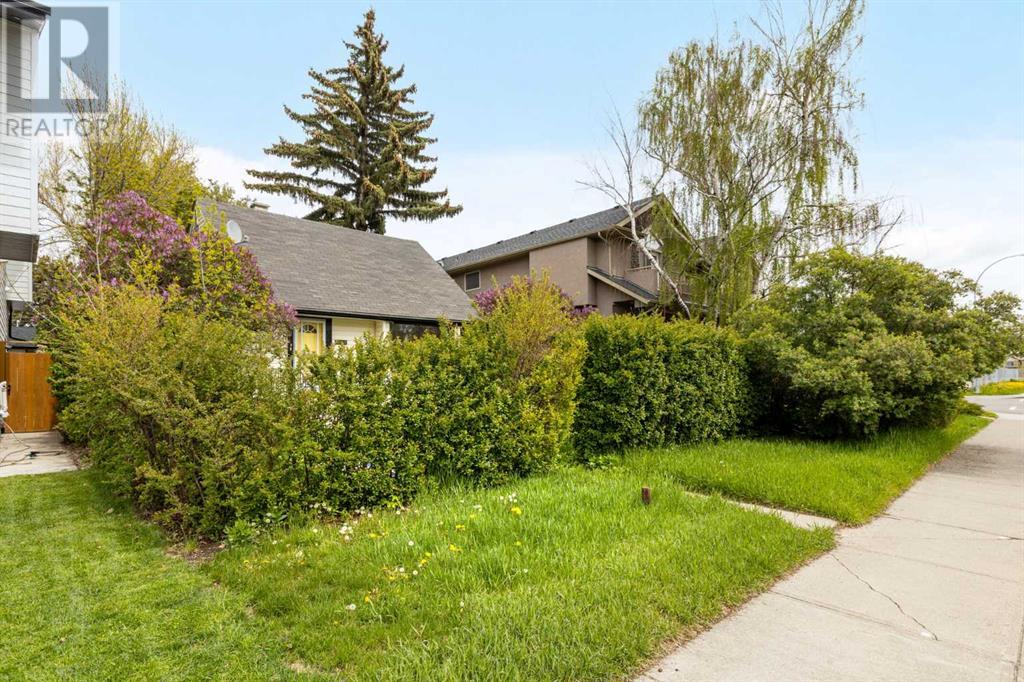Property at 1206 Regal Crescent NE image 3