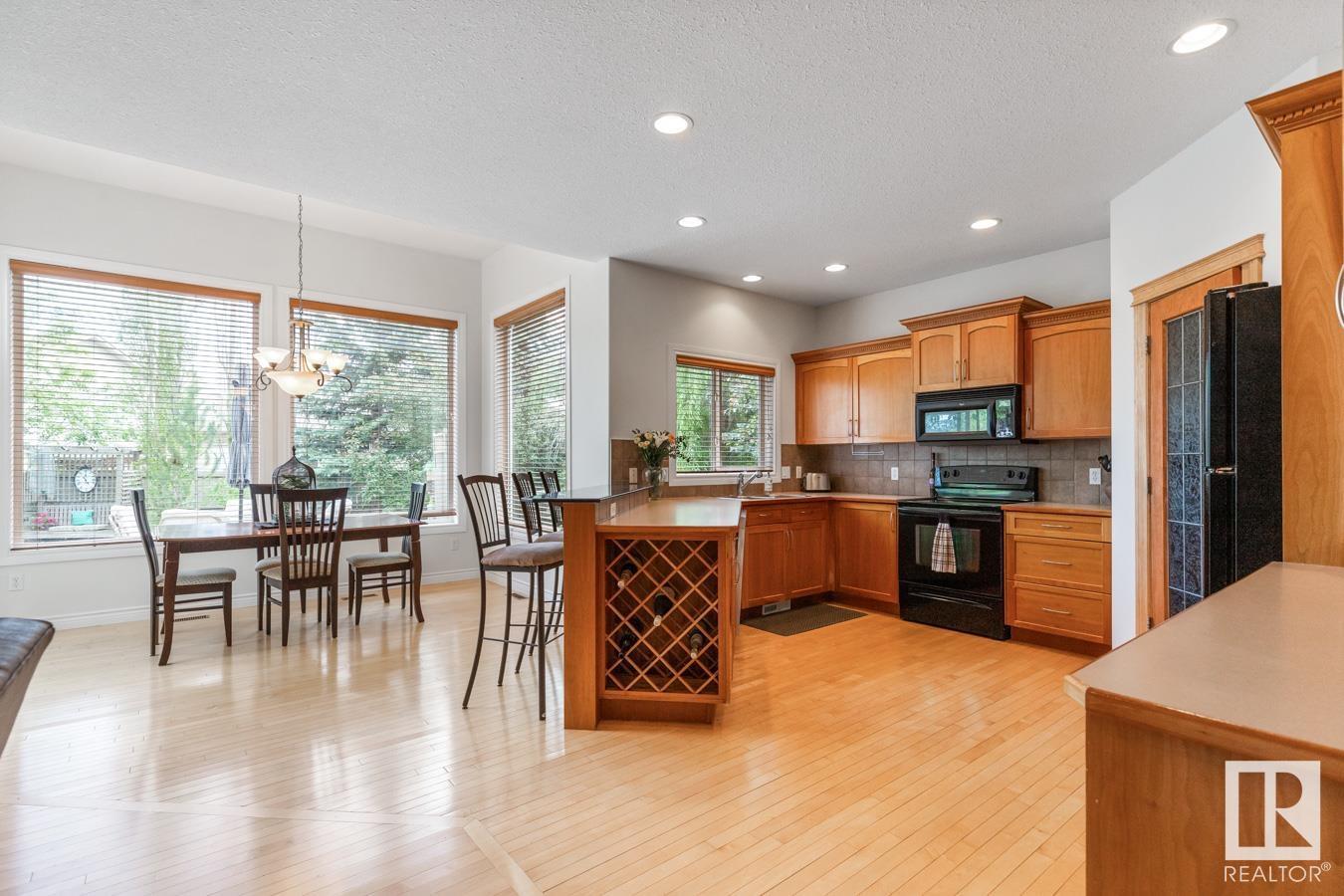 Property at 81 RIDGELAND BA image 4