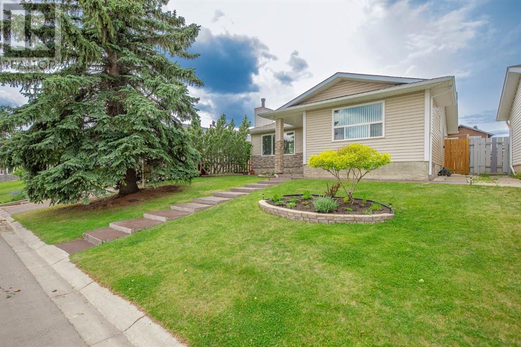 Property at 20 Woodford Crescent SW image 2