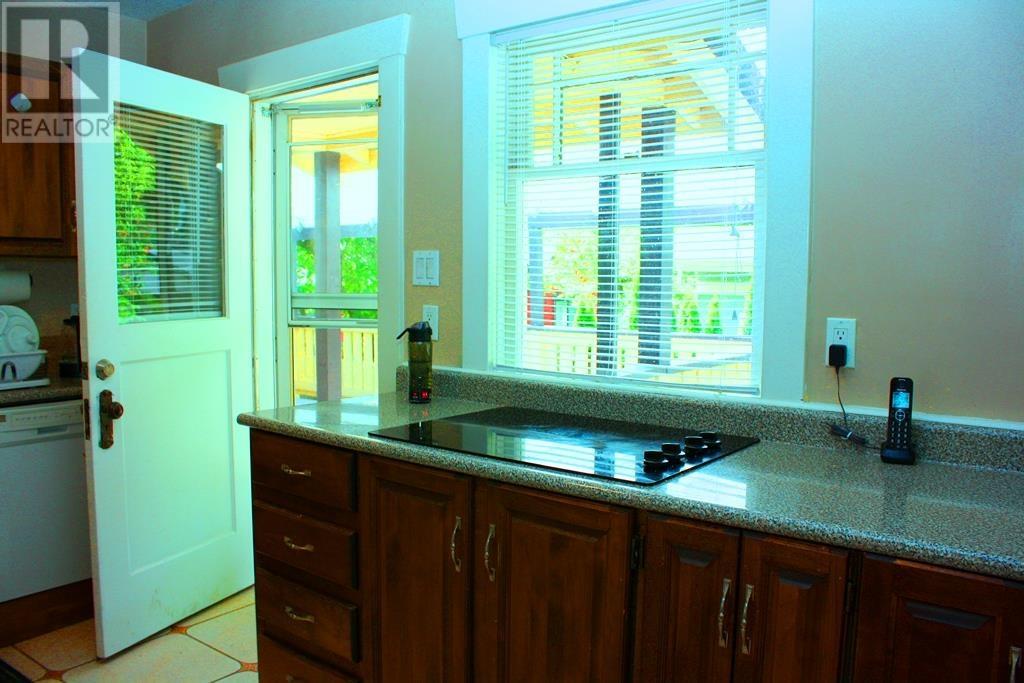 Listing Picture 11 of 38 : 3346 W 10TH AVENUE, Vancouver / 溫哥華 - 魯藝地產 Yvonne Lu Group - MLS Medallion Club Member