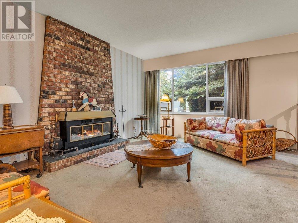 Property at 477 55 STREET image 4