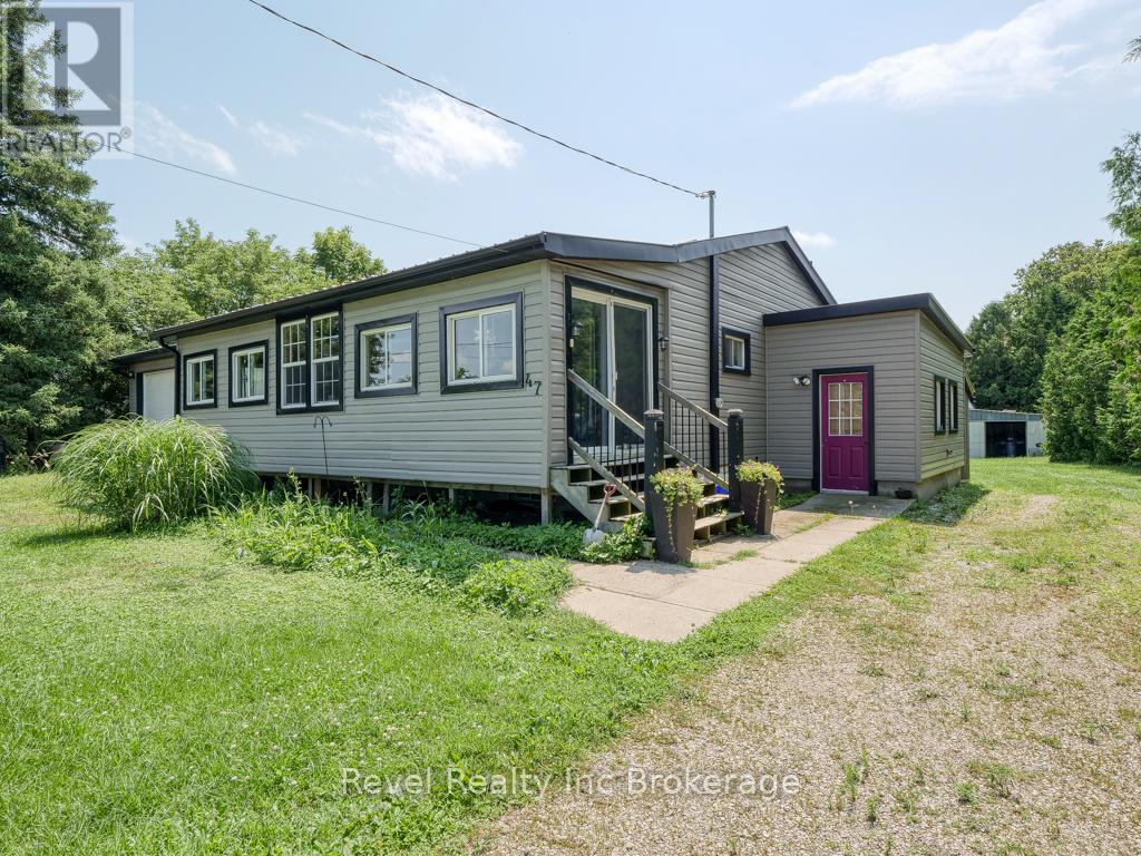 47 Mckeand Street, Ingersoll, Ontario  N5C 3H7 - Photo 4 - X12254649