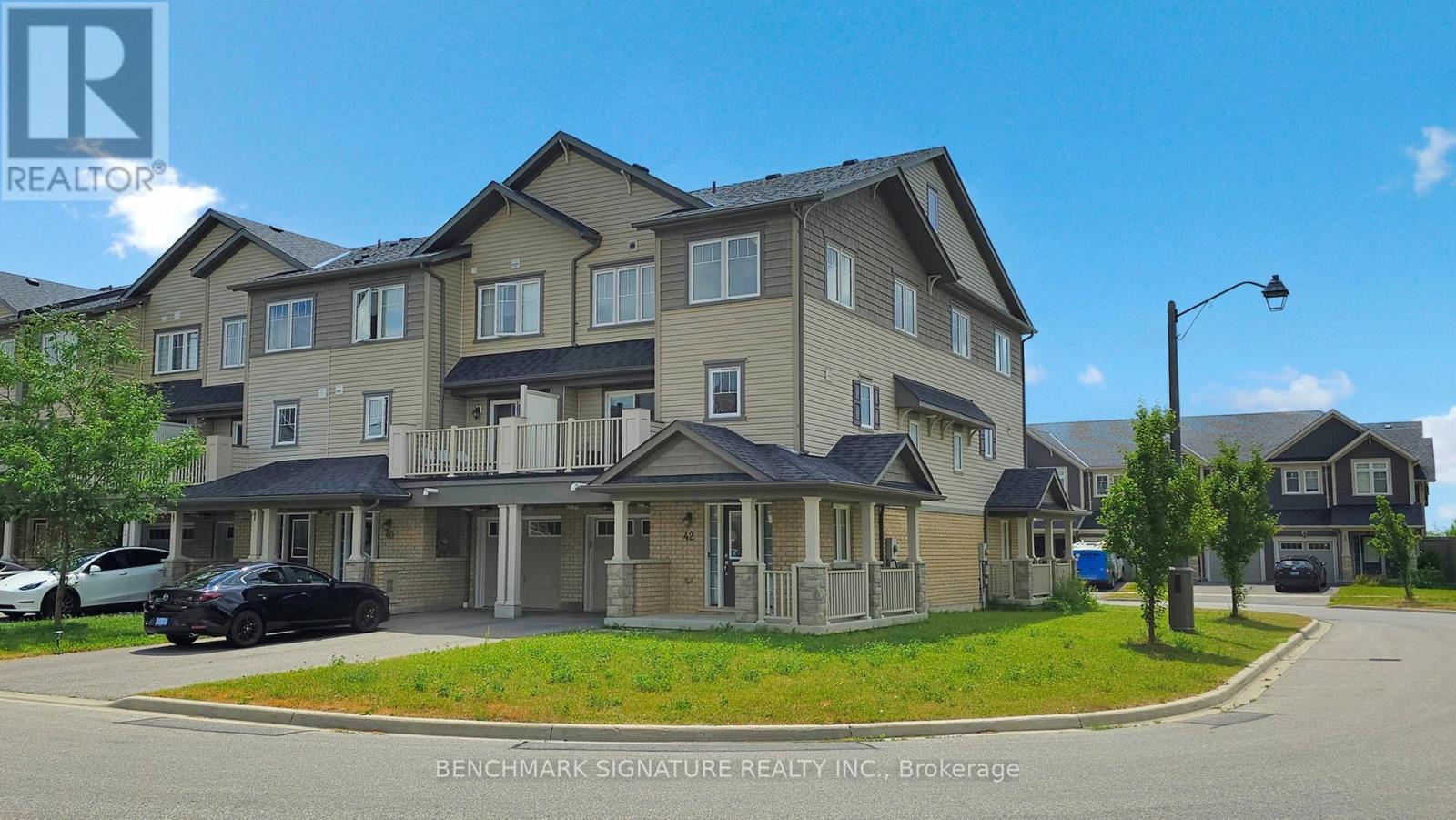 Property at 42 NEARCO CRESCENT image 2