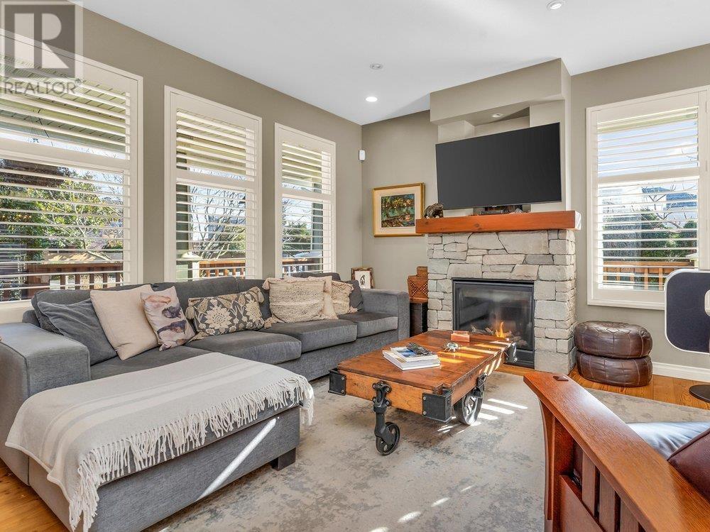 Property at 367 CENTENNIAL PARKWAY image 3