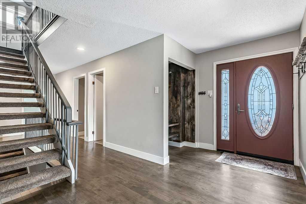 Property at 11 Cedarbrook Way SW image 3