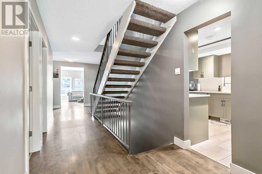 Property at 11 Cedarbrook Way SW image 4