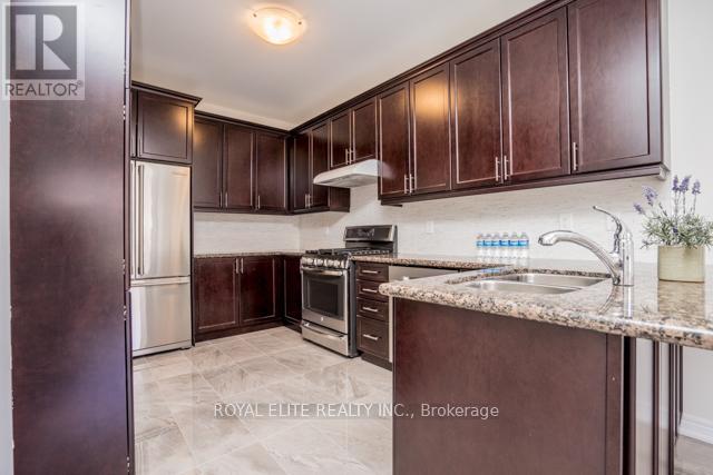 24 Sundew Lane, Richmond Hill (Oak Ridges Lake Wilcox), Ontario  L4E 1C3 - Photo 11 - N12254665