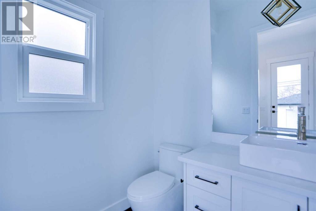 Property at 1420 41 Street SW image 4