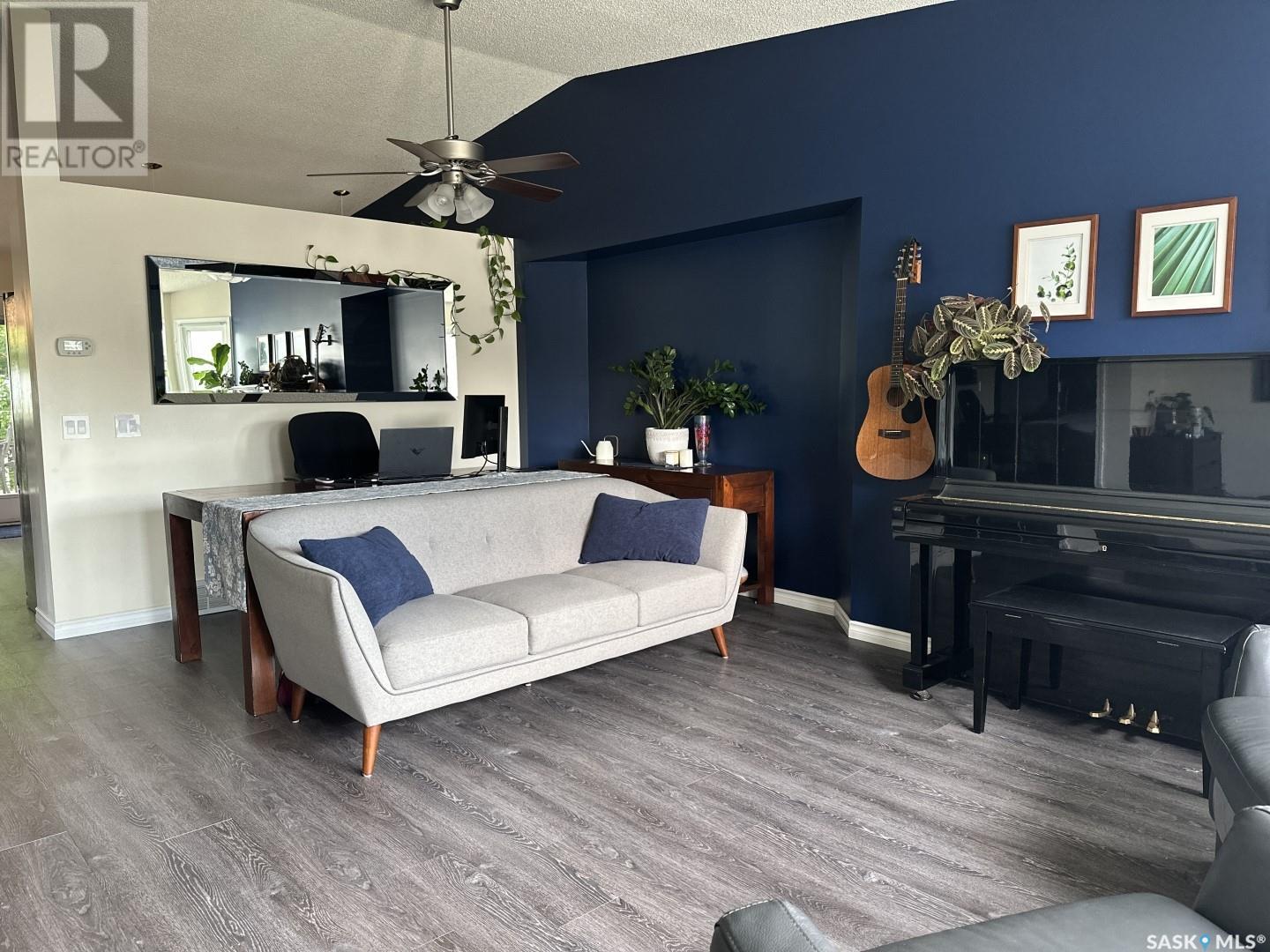 Property at 310 Coben CRESCENT image 3