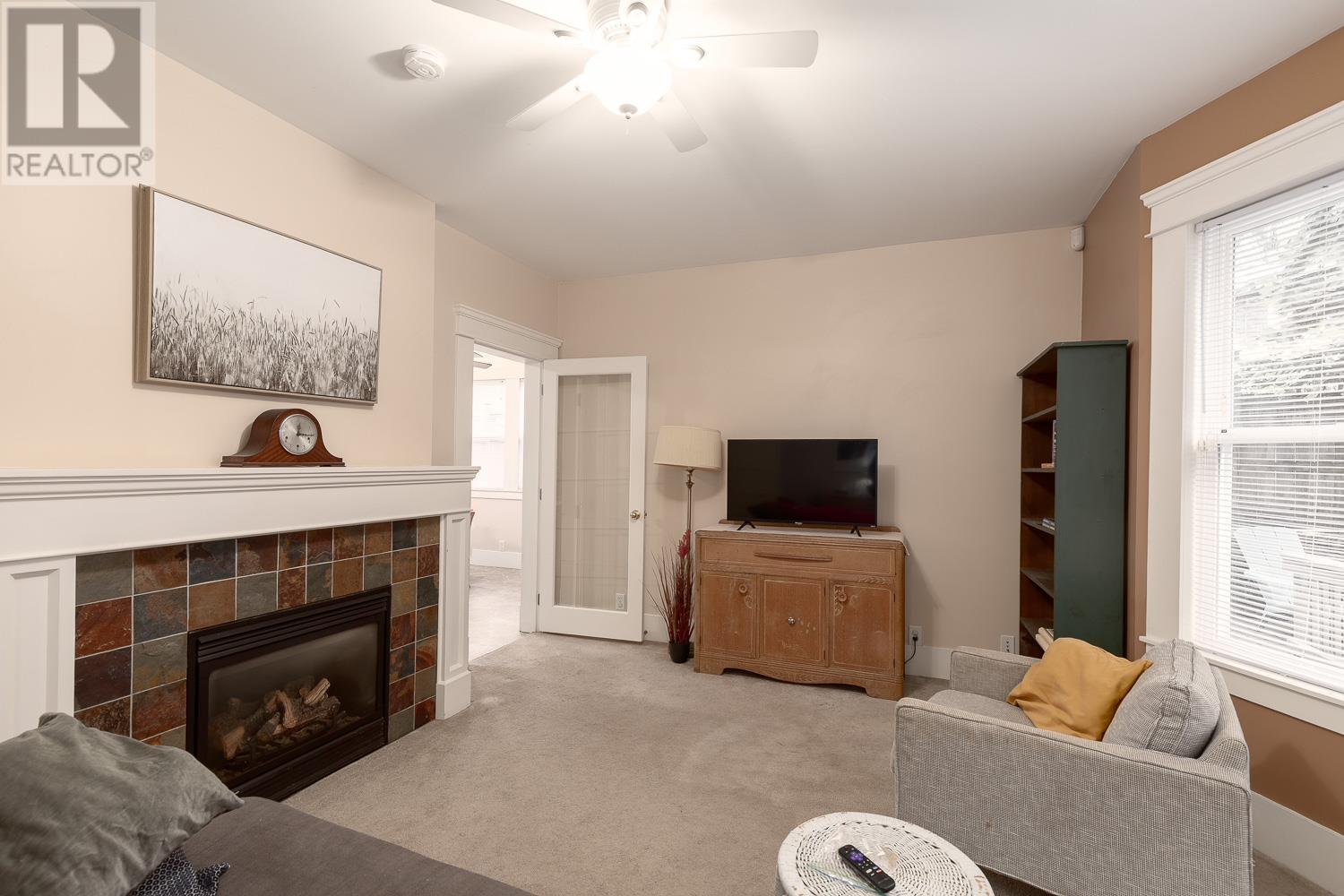 832 Salsbury Drive, Vancouver, British Columbia  V5L 4A2 - Photo 2 - R3021379