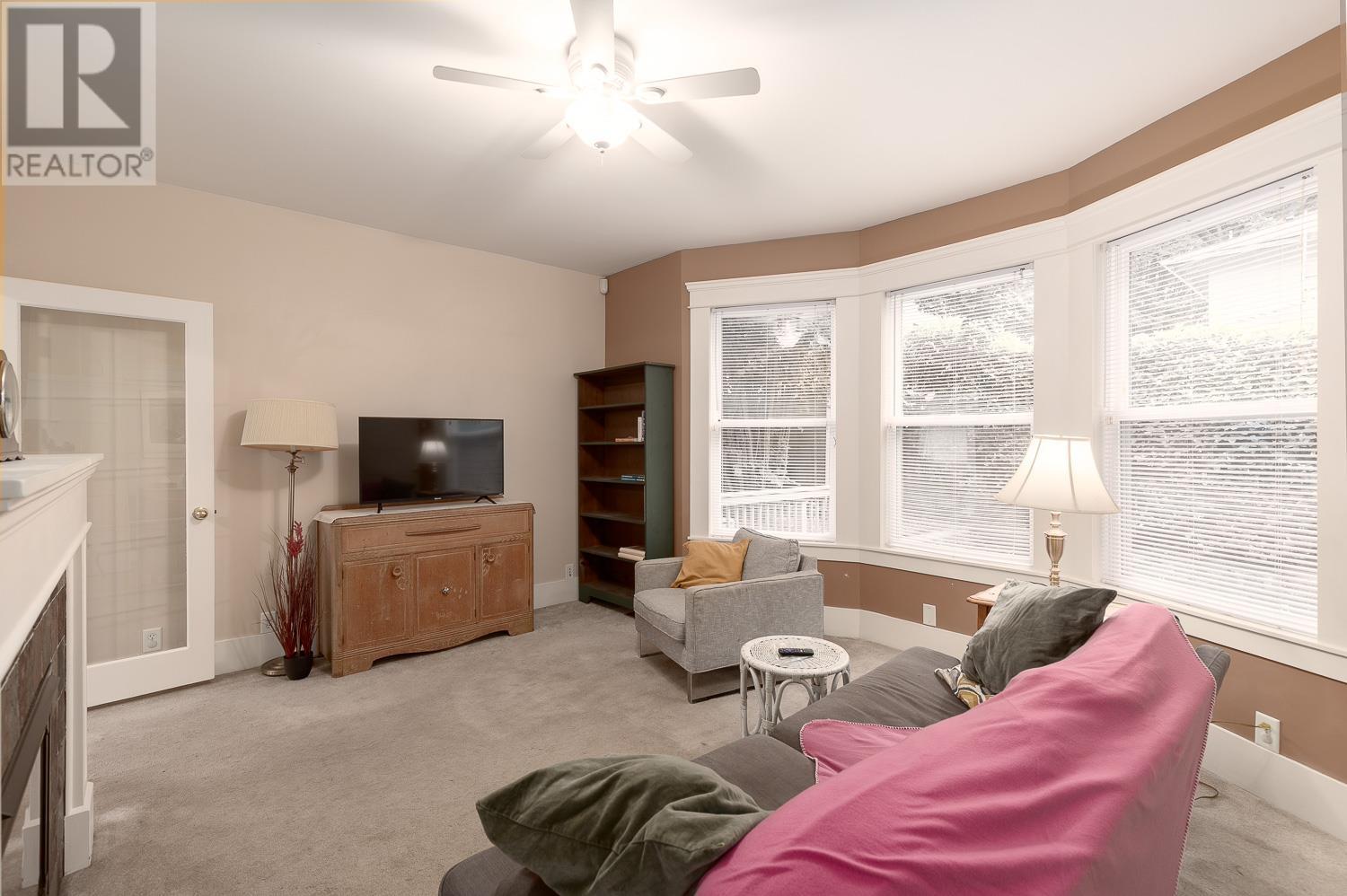 832 Salsbury Drive, Vancouver, British Columbia  V5L 4A2 - Photo 3 - R3021379