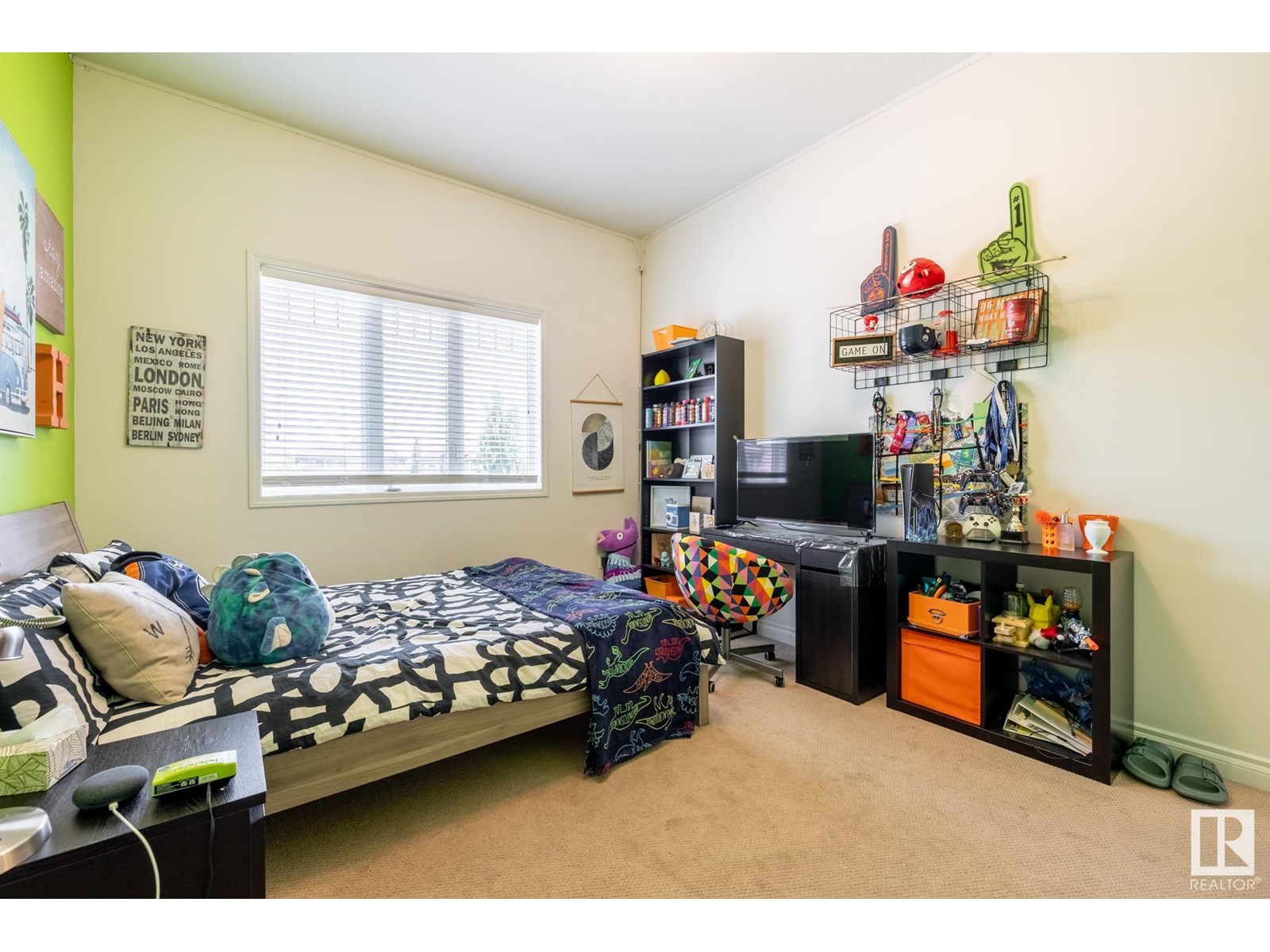 Property at 17436 108 ST NW image 2