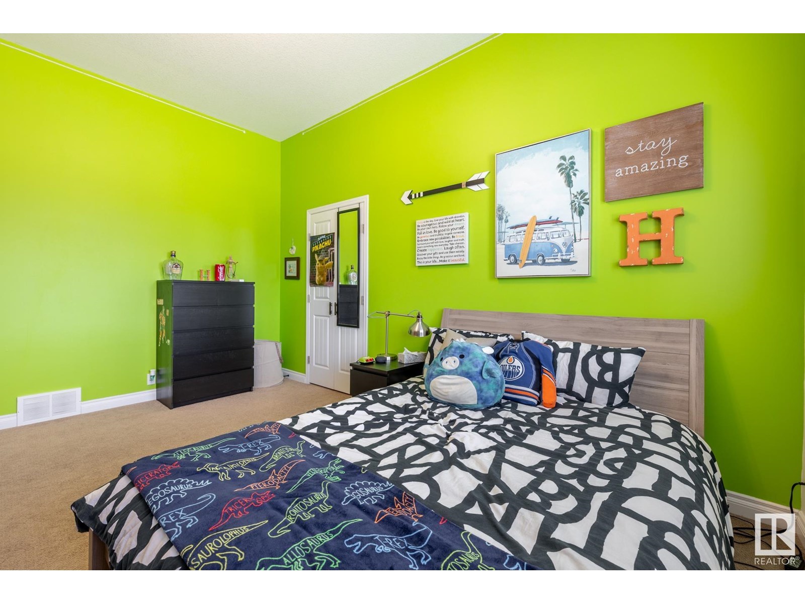 Property at 17436 108 ST NW image 3