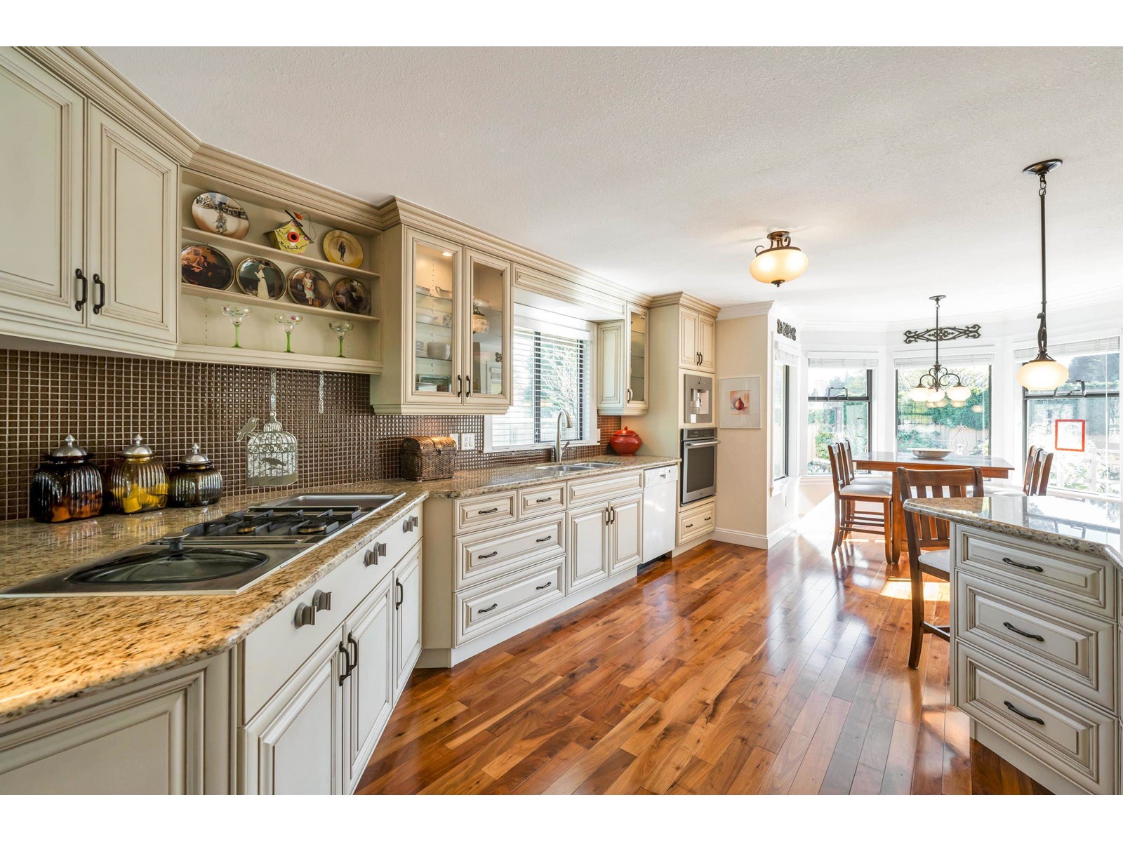 Property at 14994 20A AVENUE image 2