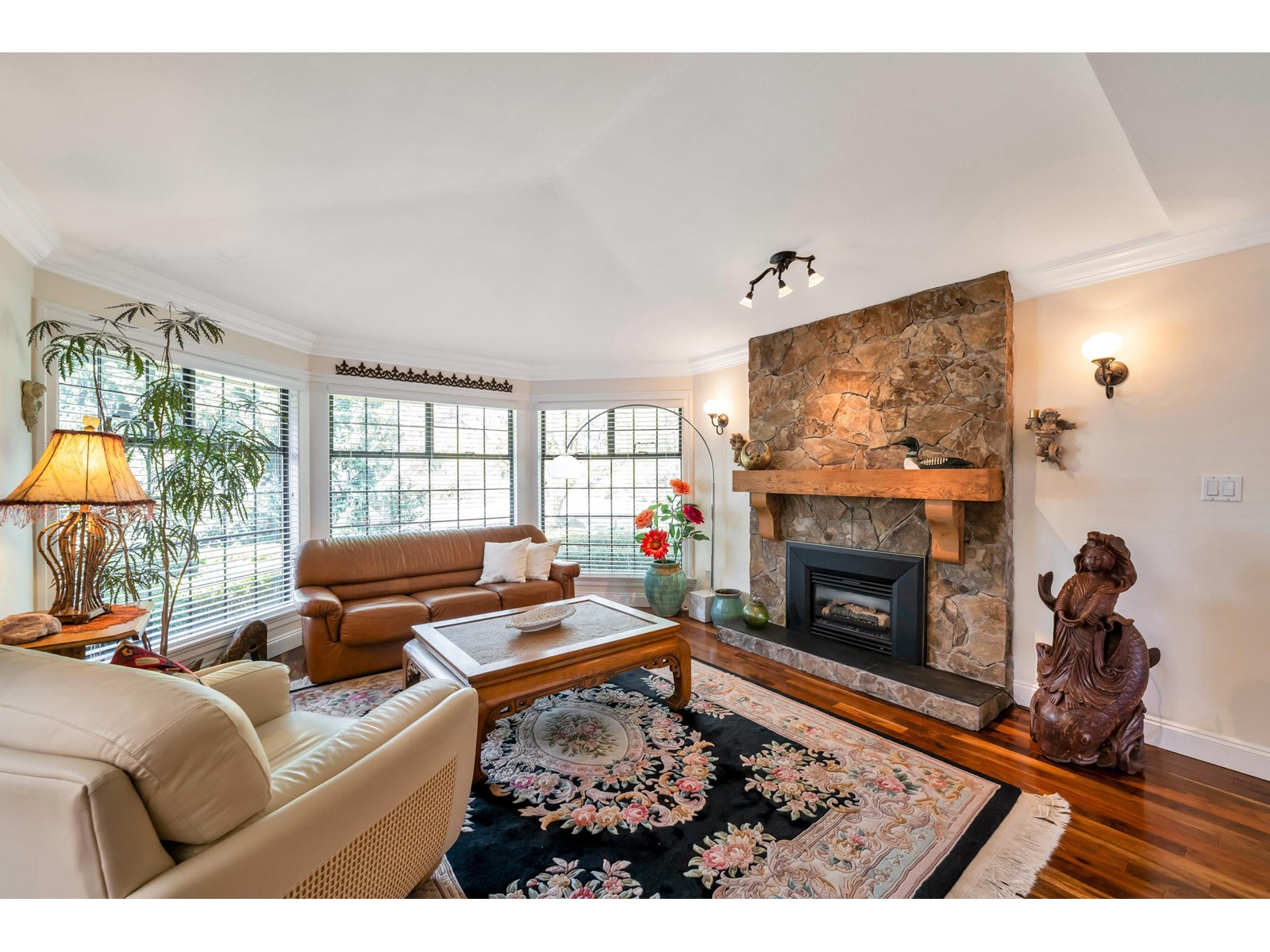 Property at 14994 20A AVENUE image 4