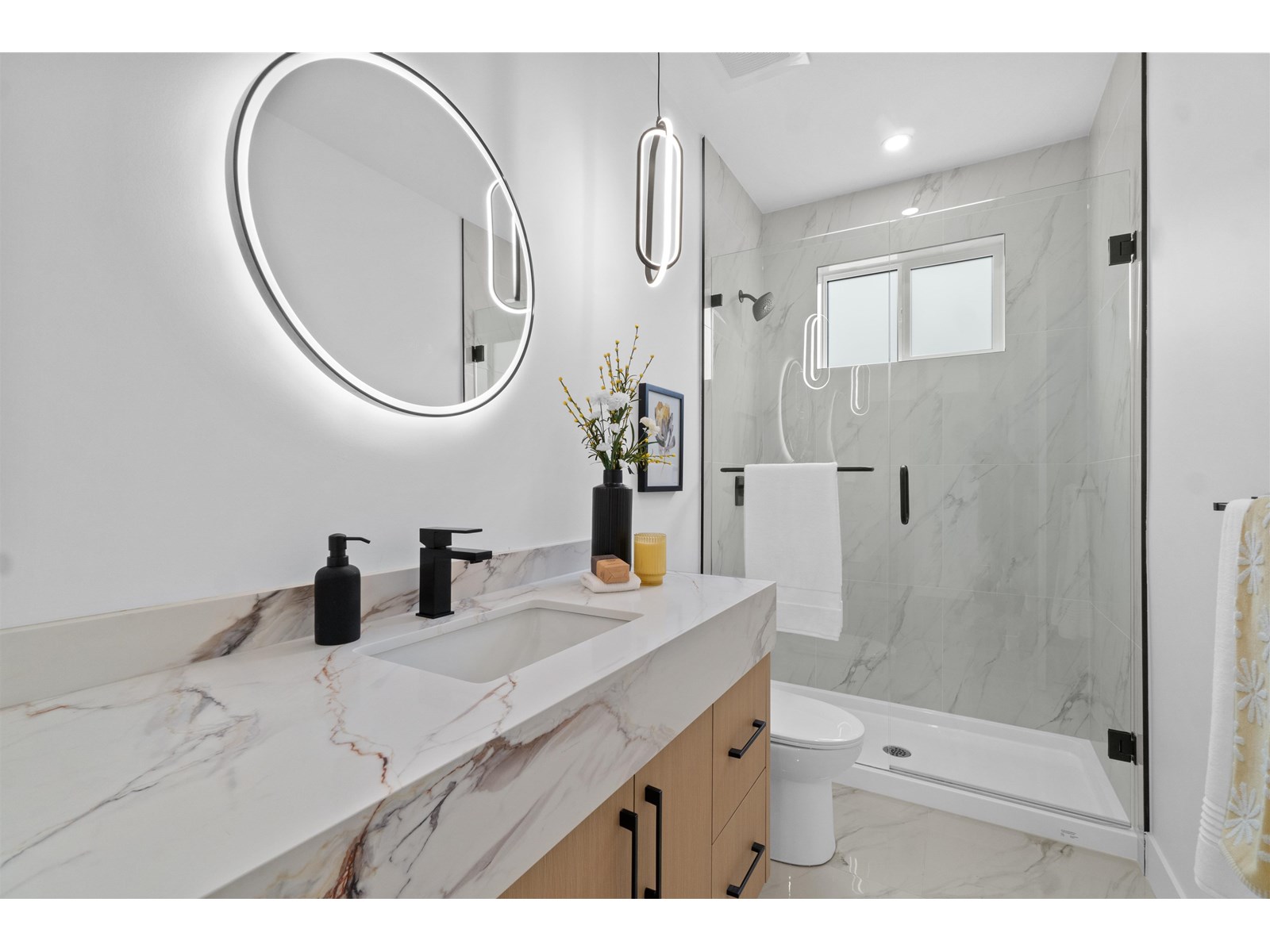 Property at 20993 83 AVENUE image 3