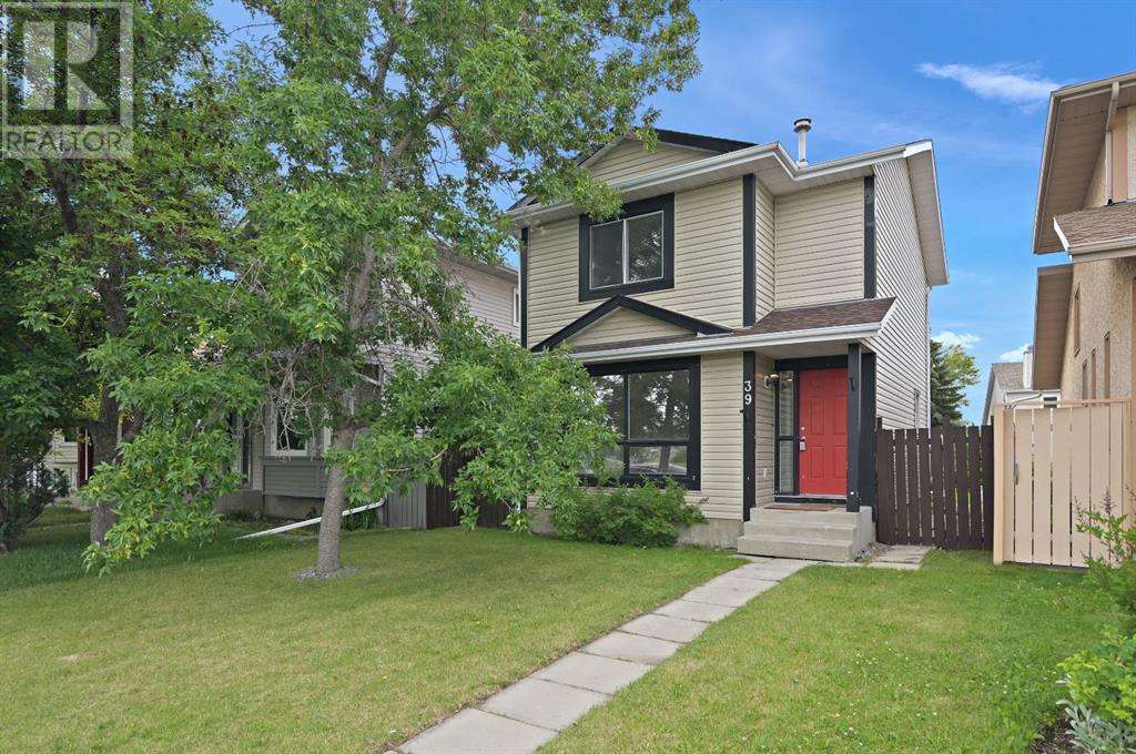 Property at 39 Erin Green Way SE image 1