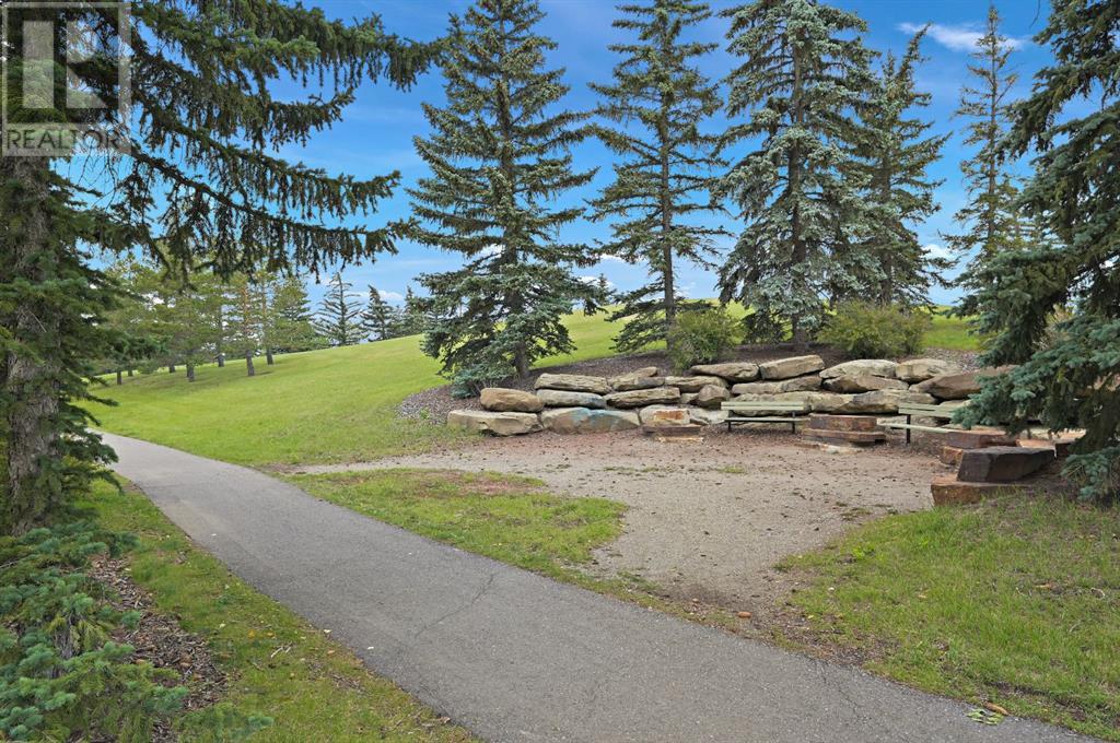 Property at 39 Erin Green Way SE image 5
