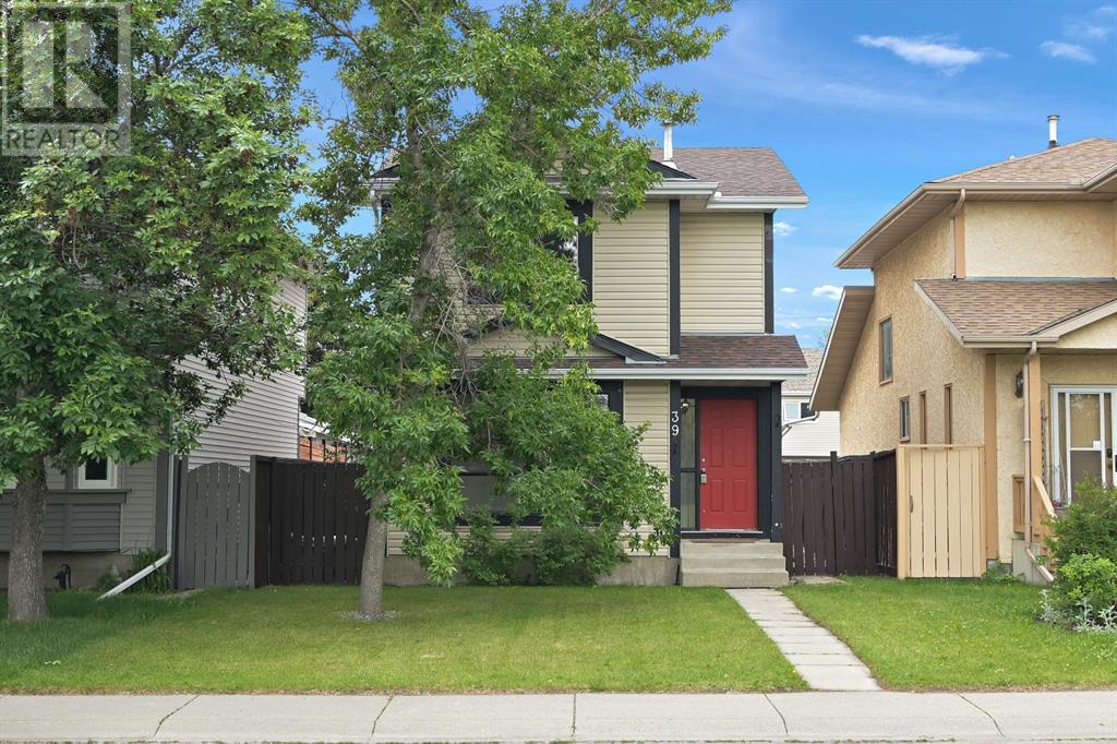 Property at 39 Erin Green Way SE image 2