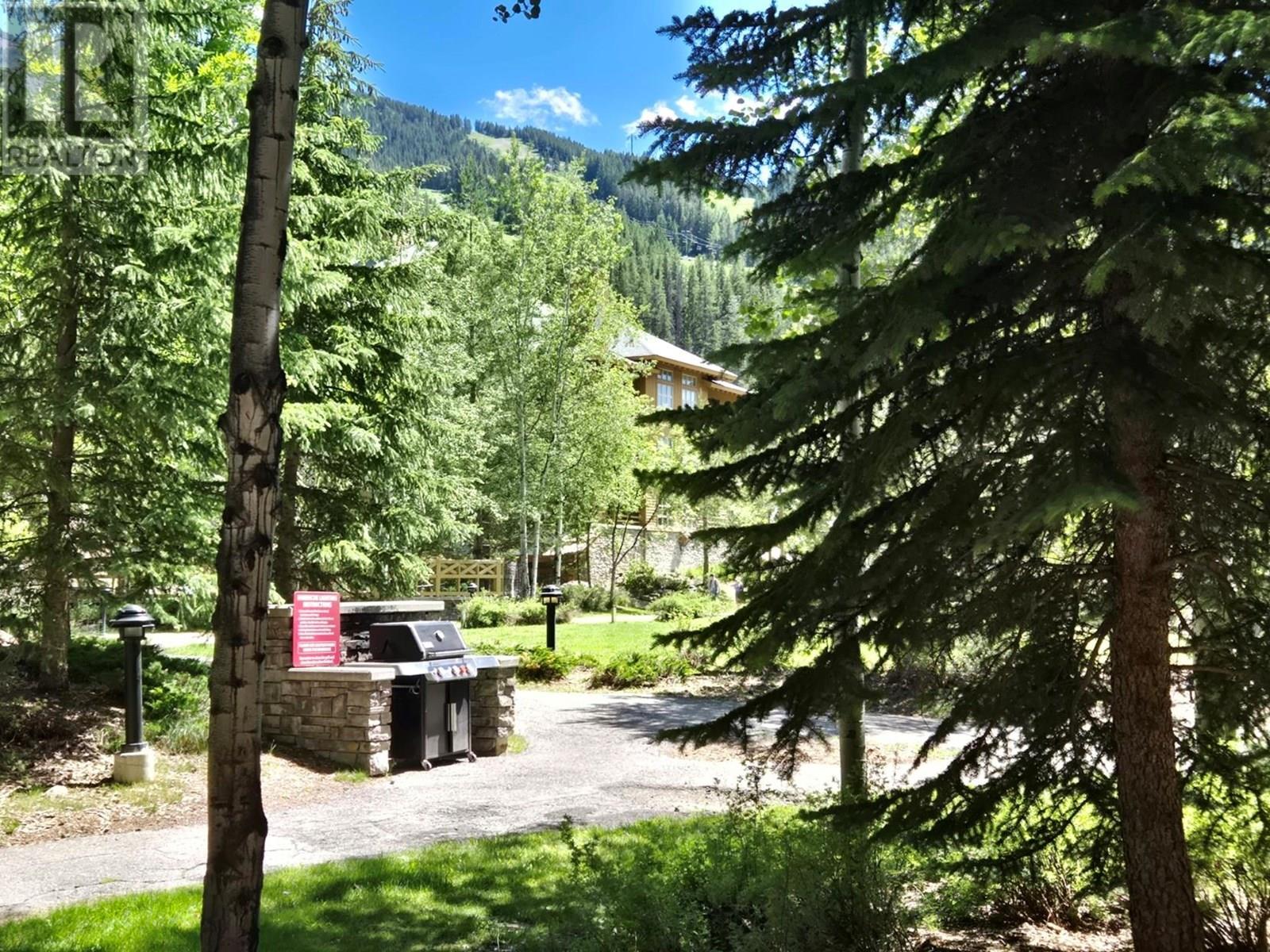 2064 Summit Drive Unit# 109, panorama, British Columbia