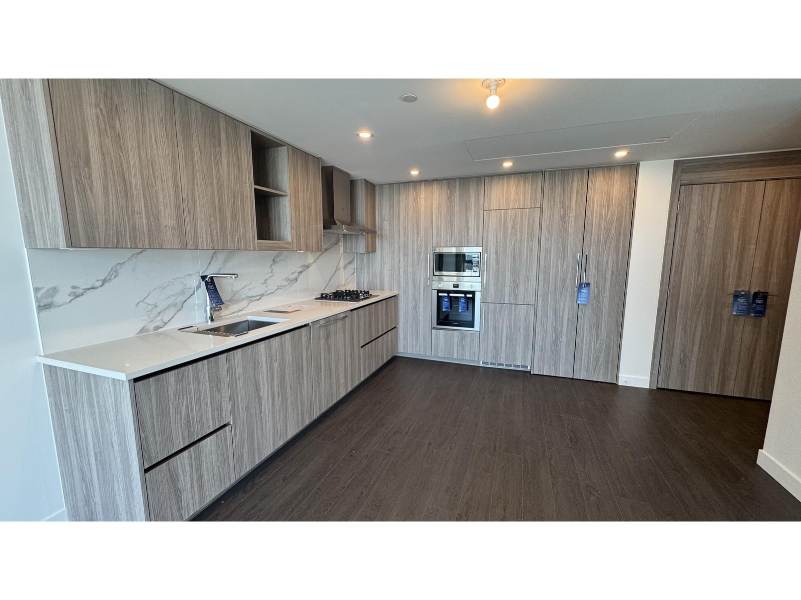 3304 13778 100 AVENUE, surrey, British Columbia V3T0V3