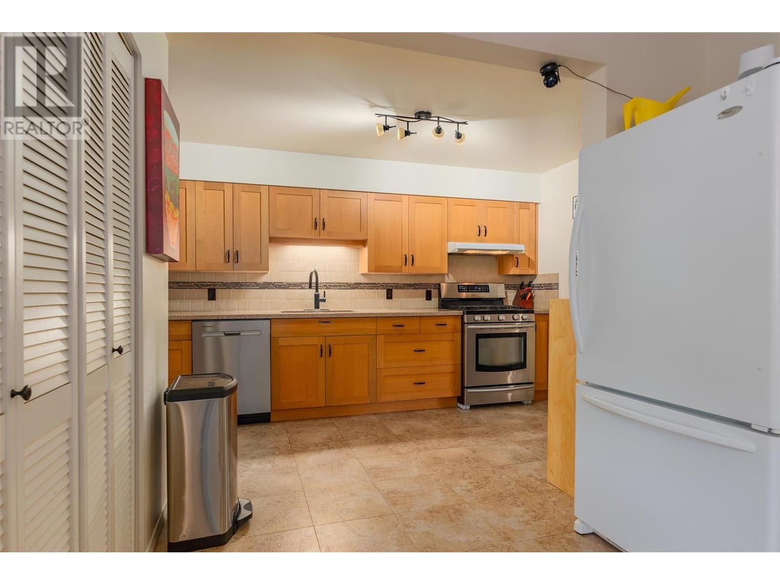 Property at 840 9TH Avenue image 5