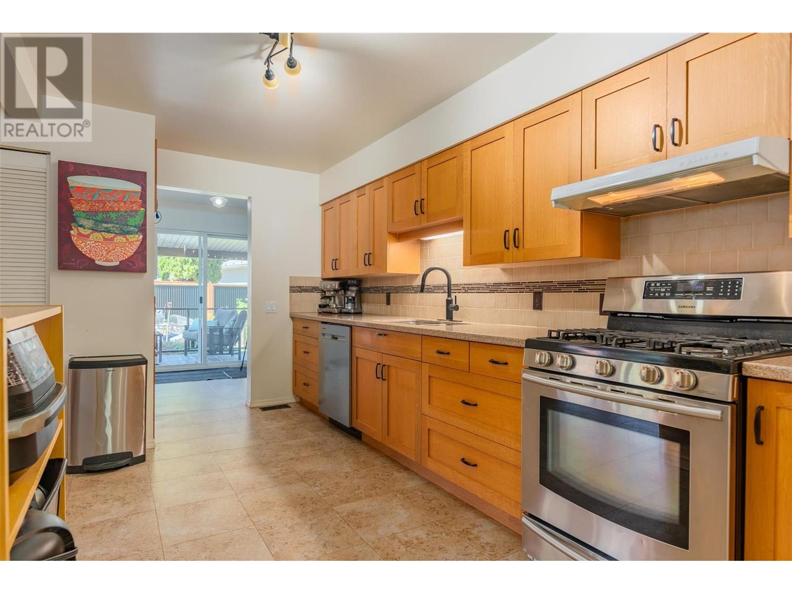 Property at 840 9TH Avenue image 4